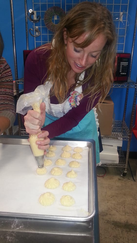 Woman at Make It Sweet lesson